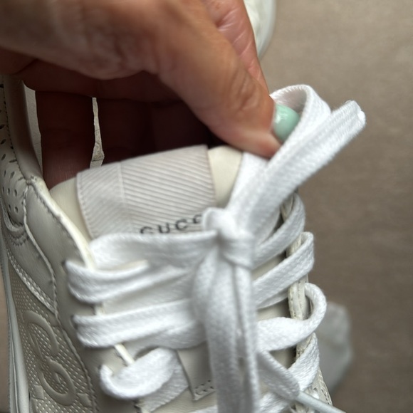 Gucci chunky b sneaker comes with box size 40 9.5 women’s - Picture 8 of 9
